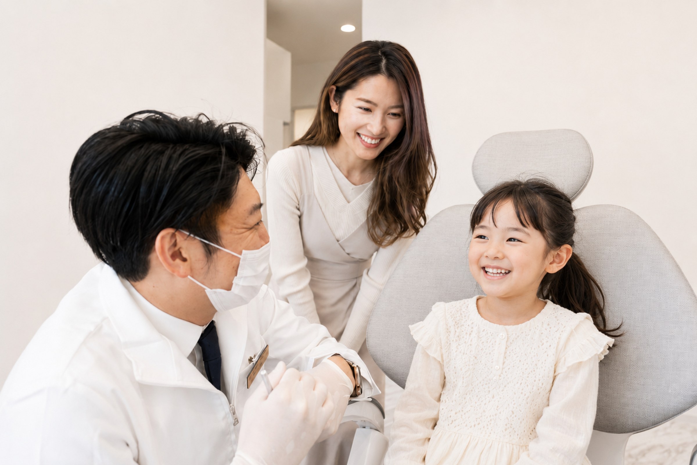きたやま矯正歯科で親子が相談している様子
