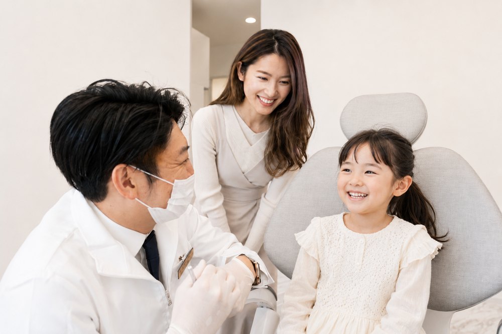 きたやま矯正歯科で親子が相談している様子